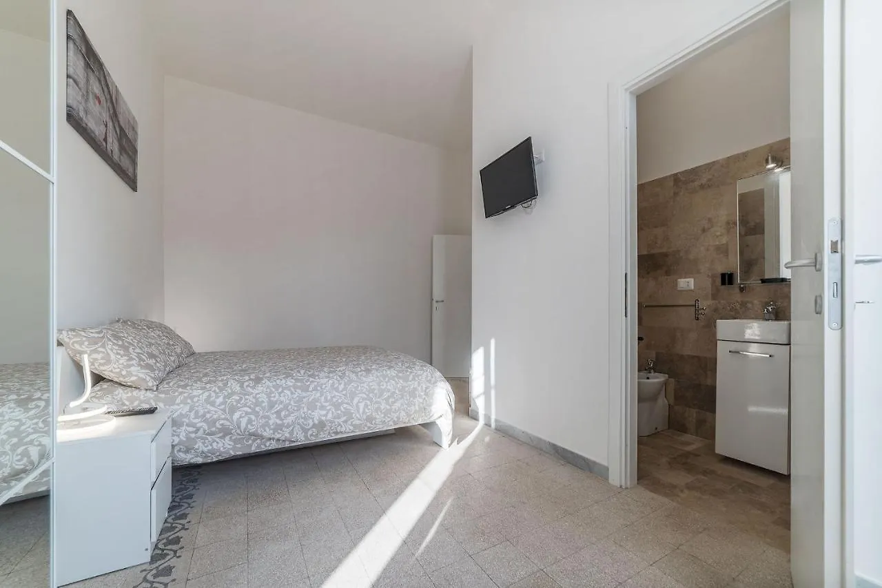 Colosseo & Colle Oppio Cozy Apartment 罗马 0*,